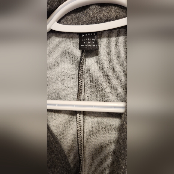 Long lapel collar overcoat - Picture 2 of 2